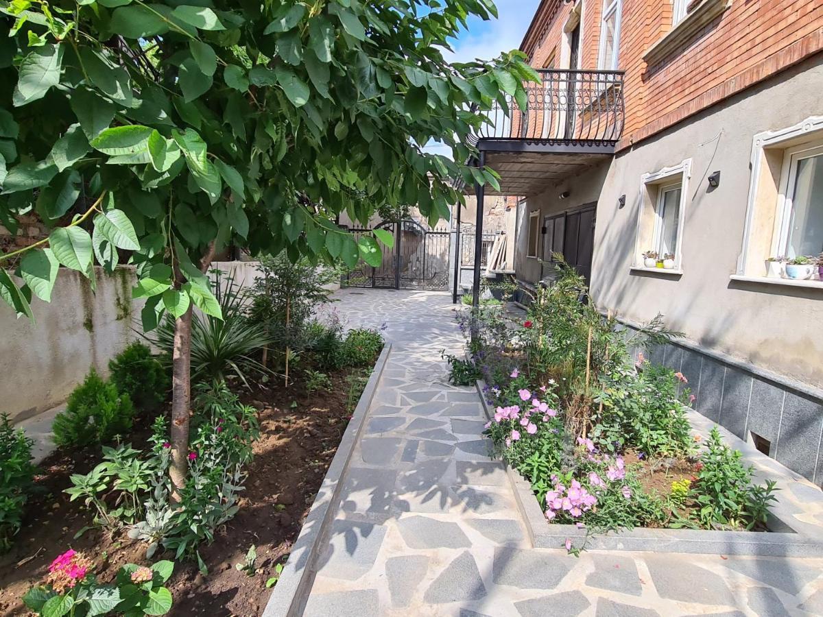 Guest House Panda Kutaisi Exterior photo